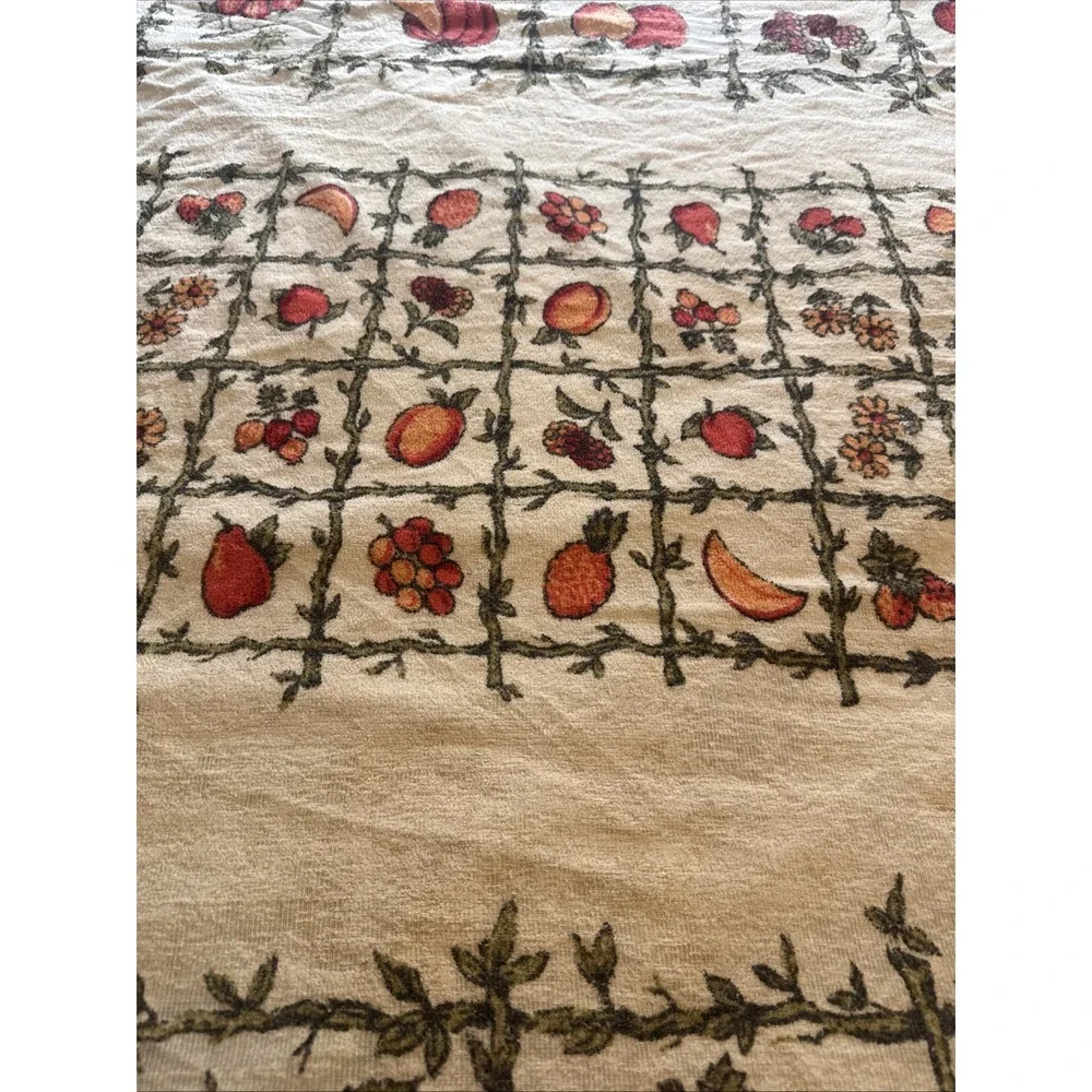 Vtg MCM 50s 60s 70s Fruit Daisy Cottage Charm Fall Tablecloth  51X47